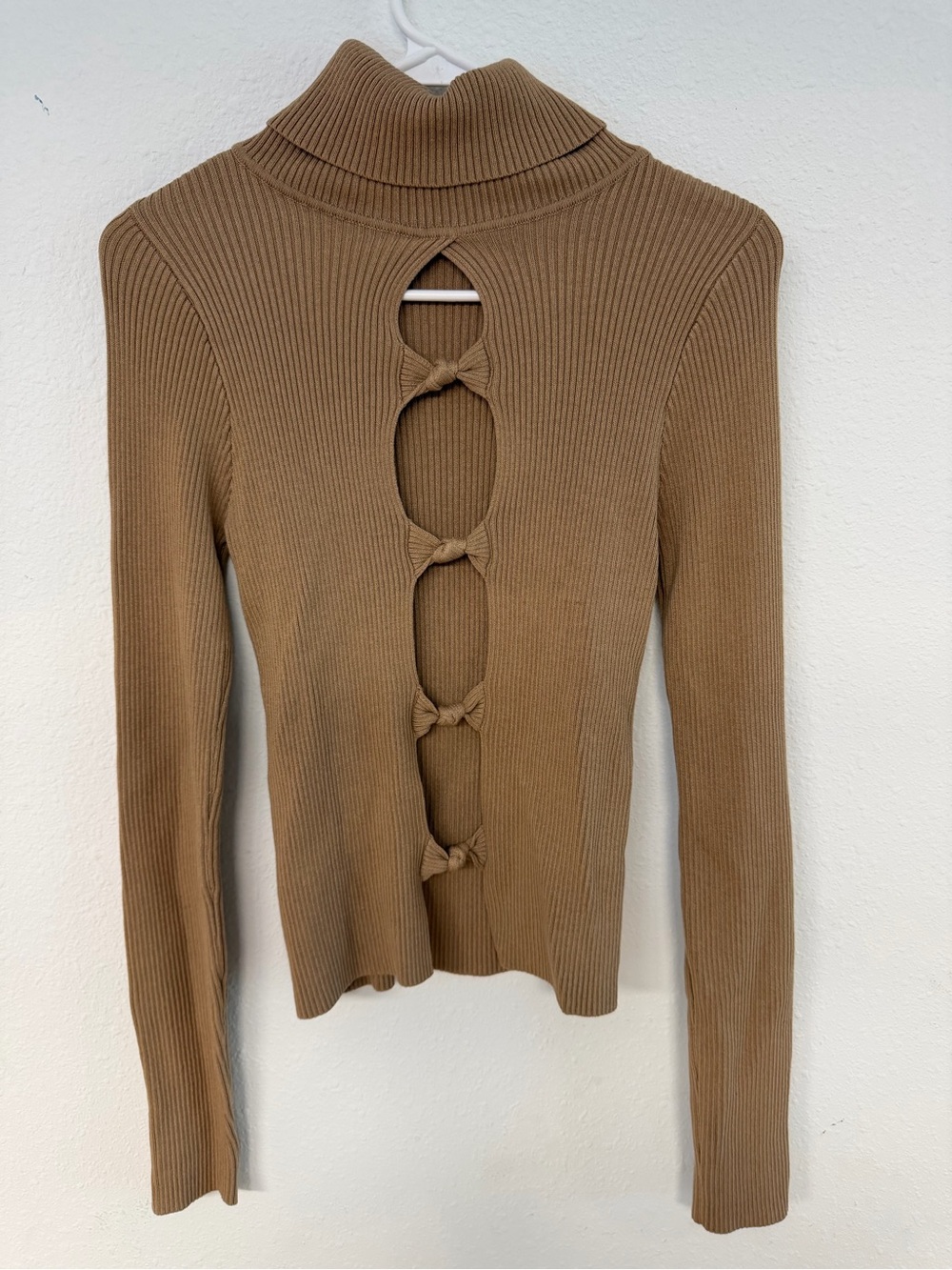 Ribbed open front Turtleneck Bow-Back Top - Brown